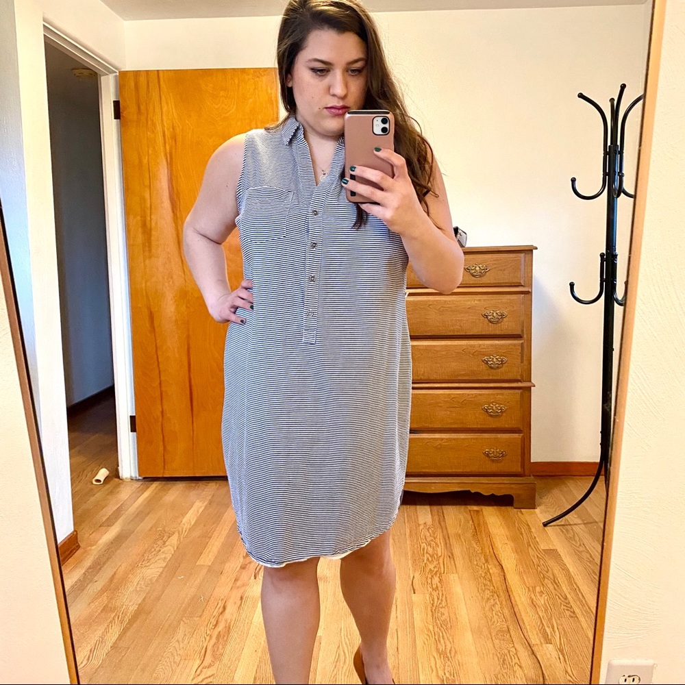 ✨CLEARANCE✨ The Limited Sleeveless Collared Dress